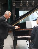 【2023中国-东盟音乐周】法国钢家帕斯卡·佳雷举办钢琴演奏技巧与情感专题学术讲座