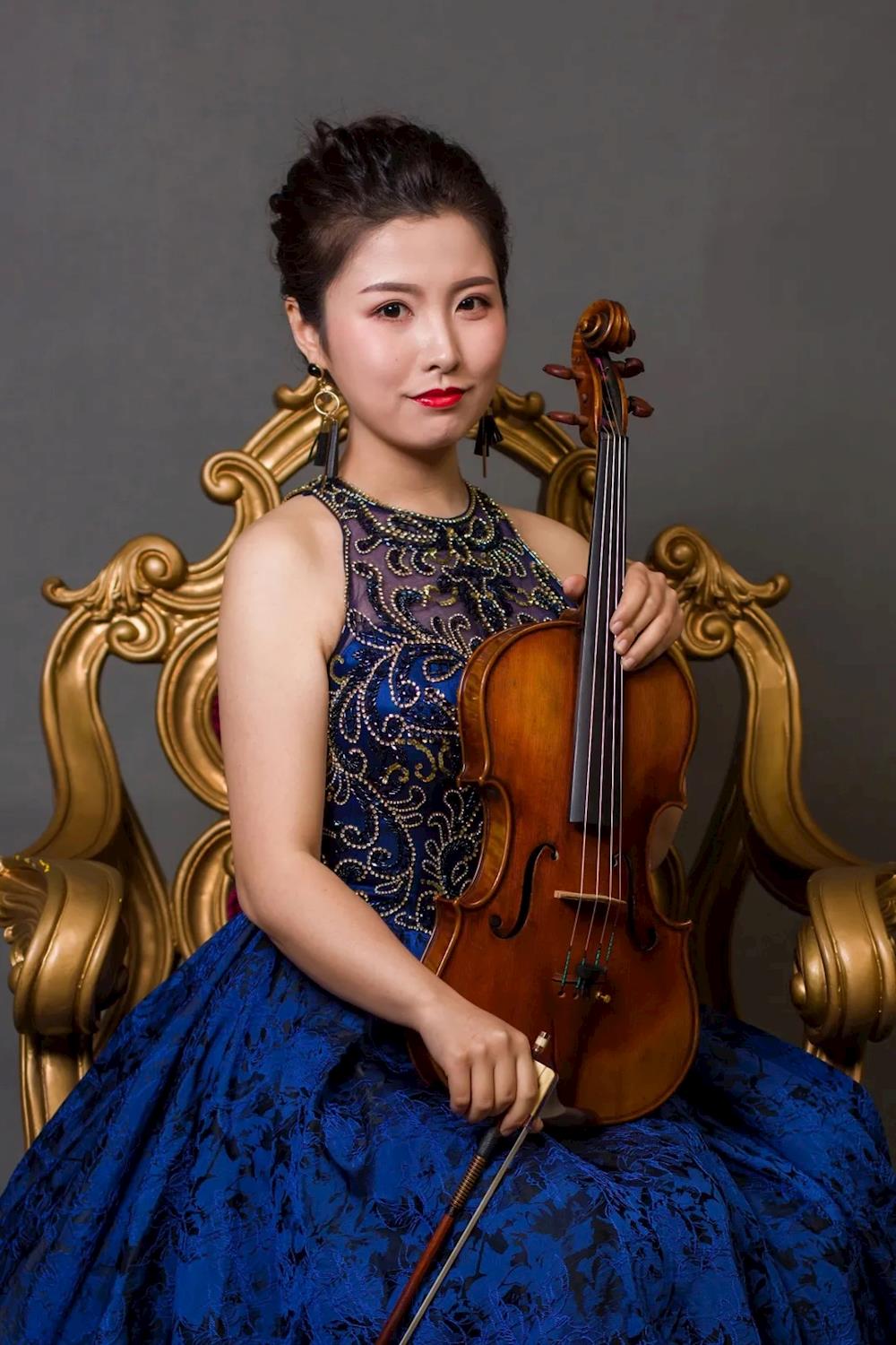 戴贞贞,是一位活跃于古典音乐和现代音乐舞台的小提琴,中提琴演奏家